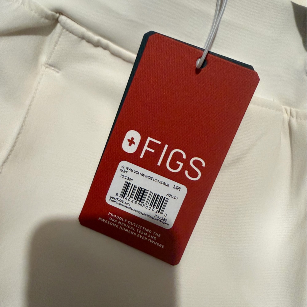 FIGS Cream Scrub Pants with Red Brand Tag - Picture 2 of 2